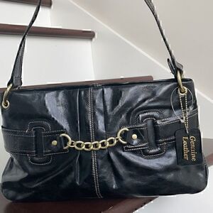 Classic Shoulder Bag purse, genuine Leather. NWT